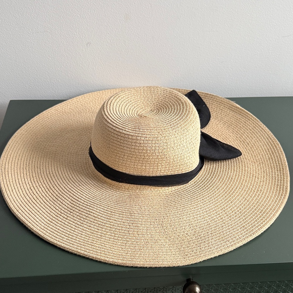 Chic Tan Wide-Brim Hat with Black Bow